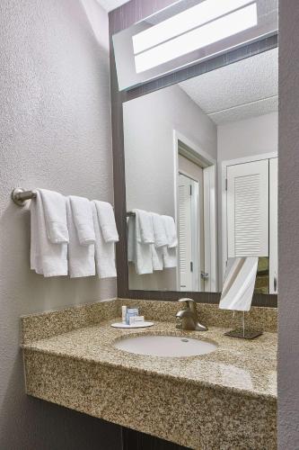 Sonesta Select Raleigh Durham Airport Morrisville - image 13