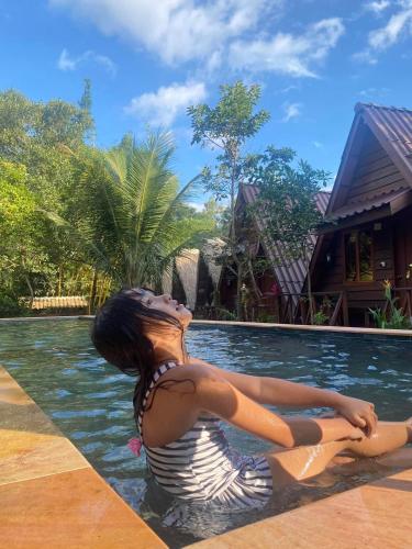 Swimming pool, Mondulkiri Pizza Bungalows in Sen Monorom