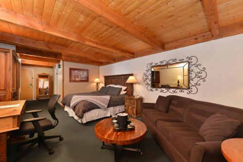 The Boulder Creek Lodge