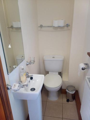 Fox and Hounds Country Inn - image 4