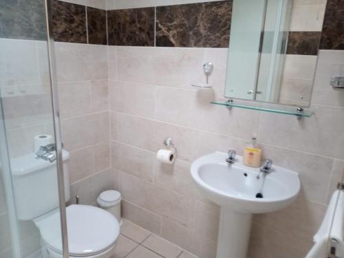 Fox and Hounds Country Inn - image 8