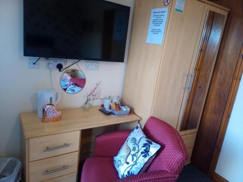 Fox and Hounds Country Inn - image 3