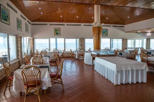 Restaurant, Murdeira Village in Santa Maria