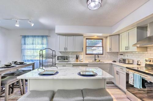 Cozy Duplex Close to Toledo Botanical Garden in Toledo, USA