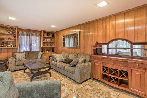 Toledo Home with Direct Golf Course Access! in Toledo, USA