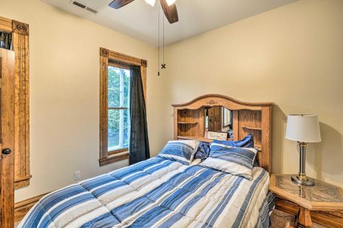 Less Than 1 Mi to Downtown Historic Dubuque Gem!