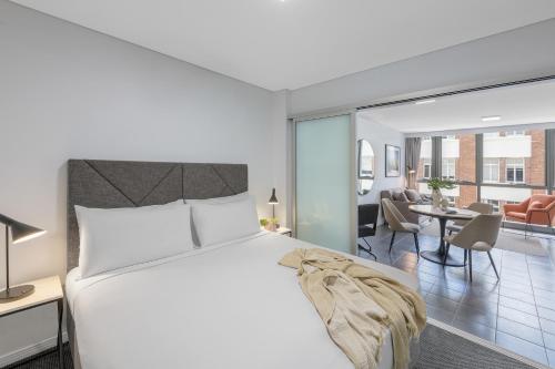 Meriton Suites Adelaide Street