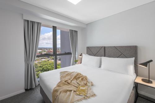 Meriton Suites Adelaide Street Brisbane - image 2
