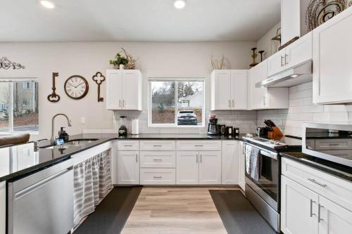 Full ADA Unit - 2 Bed 2 Bath Unit Near Downtown, Spokane (photo 7)
