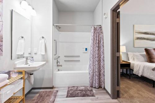 Full ADA Unit - 2 Bed 2 Bath Unit Near Downtown, Spokane (photo 10)