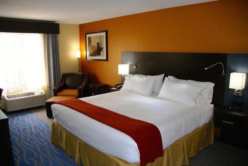 Holiday Inn Express & Suites St Louis Airport, an IHG Hotel