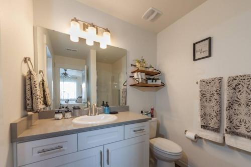 Modern Decor & Style KING bed Wifi with Garage, Spokane (fotografie 4)