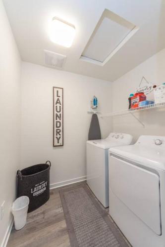 Modern Decor & Style KING bed Wifi with Garage, Spokane (fotografie 9)