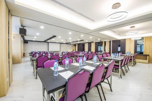 Red Hotel in Yuanlin Township