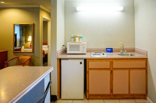 Hotel Parmani Room Type - Two-Bedroom Queen Suite