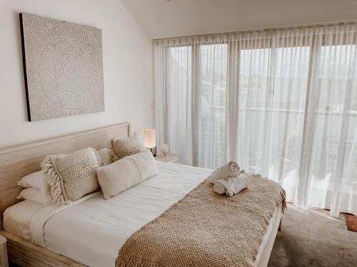 Three-Bedroom Apartment with Pool View - Butter Factory #1 image 2