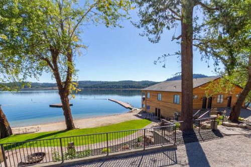 B&B Valley - Wonderful Triplex Unit With Spectacular Lake View! - Bed and Breakfast Valley