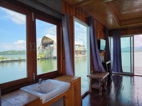 Bathroom, Banrai Waan Wan Resort near Huai Mae Khamin Waterfall