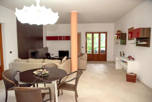 4 bedrooms villa with private pool and furnished garden at Alvignano