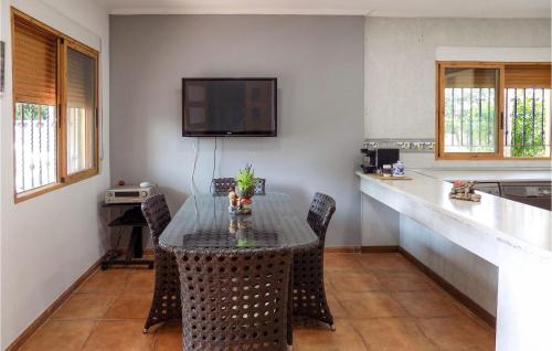  Stunning home in Grao with WiFi, 3 Bedrooms and Outdoor swimming pool in Benicassim