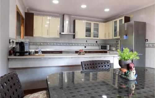  Stunning home in Grao with WiFi, 3 Bedrooms and Outdoor swimming pool in Benicassim