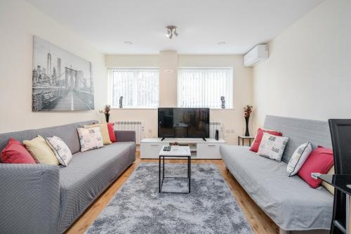 MPL Apartments - Queens Broadway F4