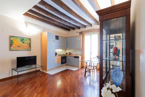 One-Bedroom Apartment - Via Lambro 15
