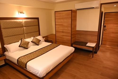 HOTEL SMS GRAND IMPERIAL VELLORE in Vellore