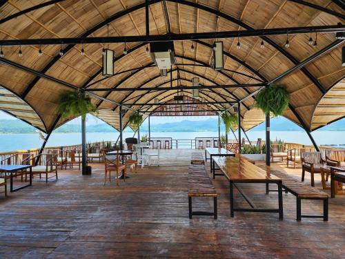 Restaurant, Banrai Waan Wan Resort near Huai Mae Khamin Waterfall