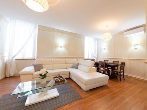 The Best Rent - Stylish one-bedroom apartment in Piazza Barberini, Rzym