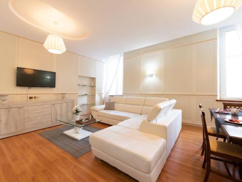 The Best Rent - Stylish one-bedroom apartment in Piazza Barberini 2