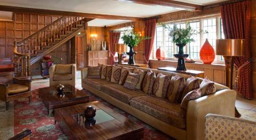 Vestabils, Whatley Manor in Brokenborough