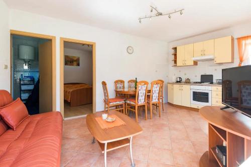 House Marina - image 8
