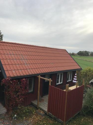 Trevlig stuga på landet, centralt 8km från Centrum