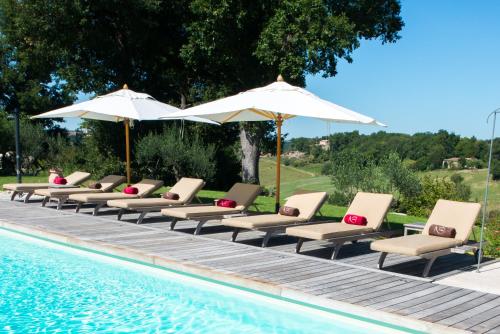 Swimming pool, Gite Domaine de Nazere in Avezan