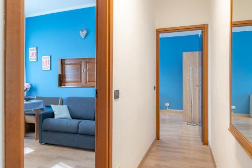Bejárat, 50 négyzetméteres, 1 hálószobás Apartman 1 fürdőszobával Erba területén (Bilocale blue relax) in Erba