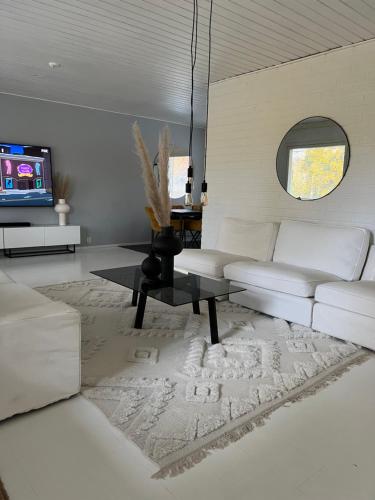 Omakotitalo rauhallisella sijainnilla lähellä keskustaa Maksuton pysäköinti ja puusauna (Omakotitalo rauhallisella sijainnilla lahella keskustaa Maksuton pysakointi ja puusauna) in 海門林納