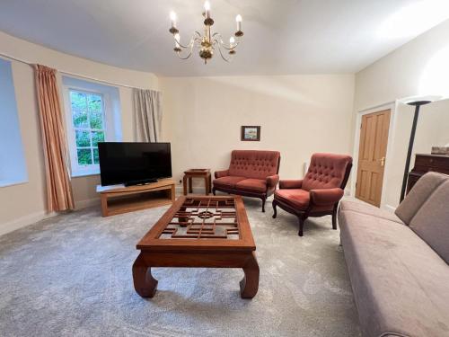 Spacious Flat Sleeps 8 near Princes Street, Edinburgh