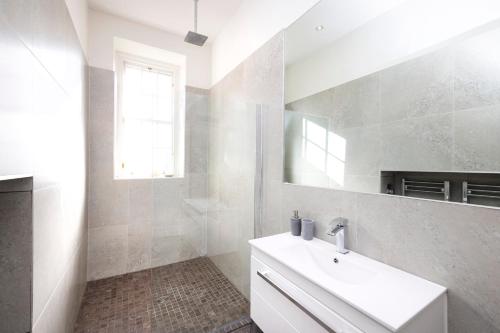 Picture of Joivy Contemporary Flat In The New Town