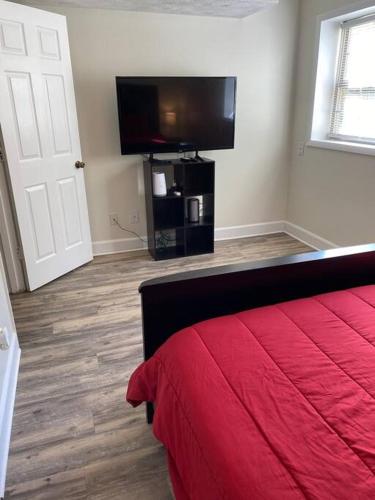 Guestroom, Amazing 1-Bedroom unit with Free parking in Fayetteville