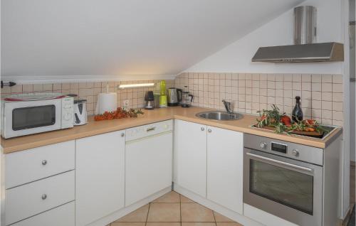 Gorgeous Apartment In Musalez With Kitchen