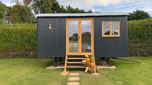 Shepherds Hut at Cedar Gables