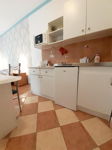 Petra Apartmanhaz in Kehidakustanija