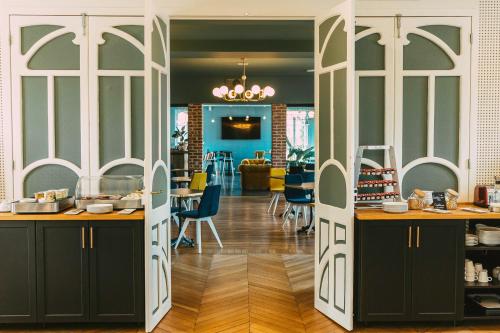 Mayrena Hotel - image 4
