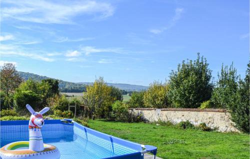 Bazen, Awesome home in Saulchery with Outdoor swimming pool, 5 Bedrooms and WiFi in Essomes Sur Marne