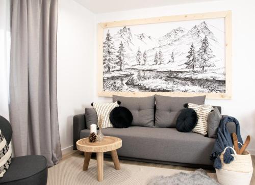 1 queen bed, 2 sofa beds