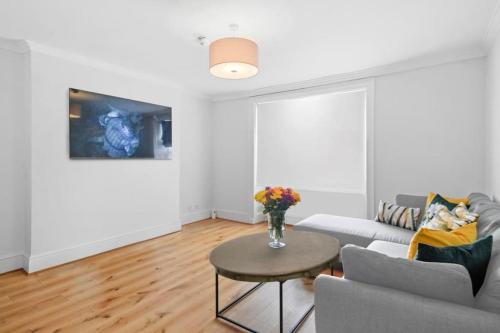 Entire Brand New Flat In The Heart Of London