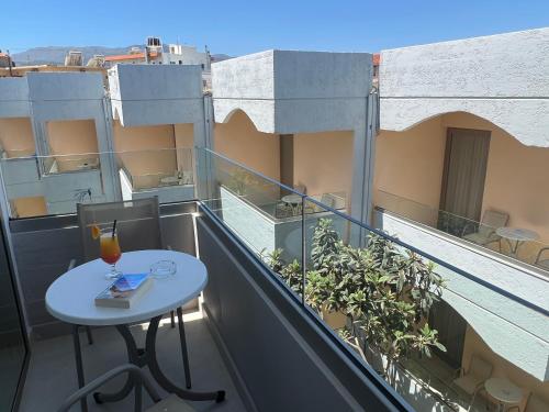 Hotel Kathrin Beach in Adelianos Kampos