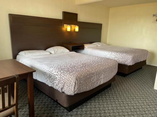 2 queen beds