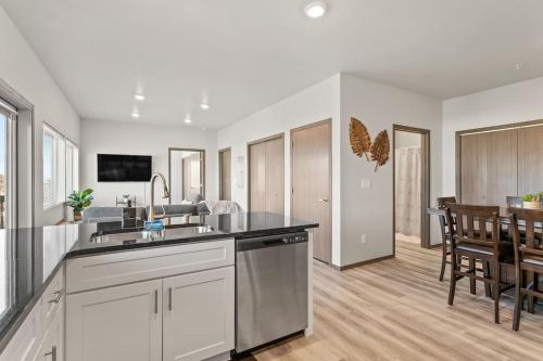 Very New 2 Bed 2 Bath Near DT and Perry District - Tap to explore photos